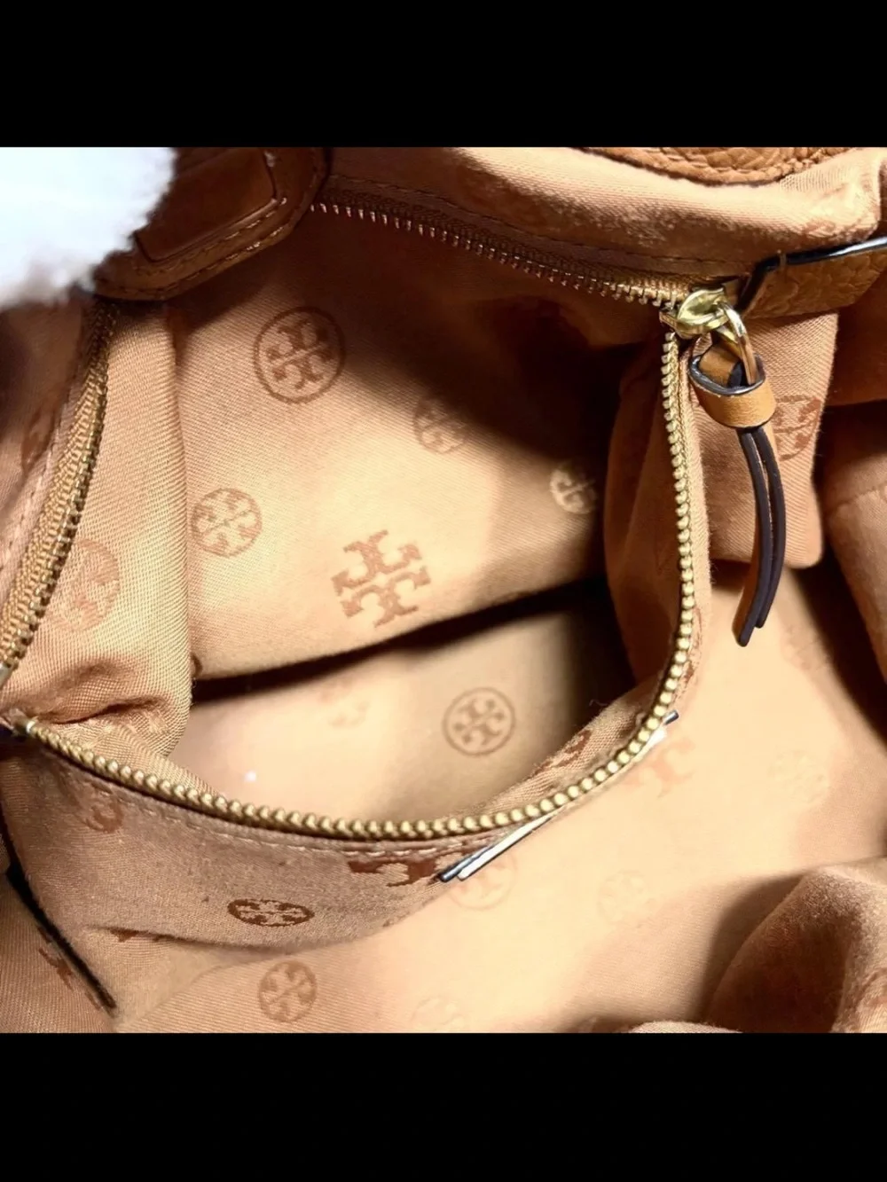 Tory Burch classic pebble